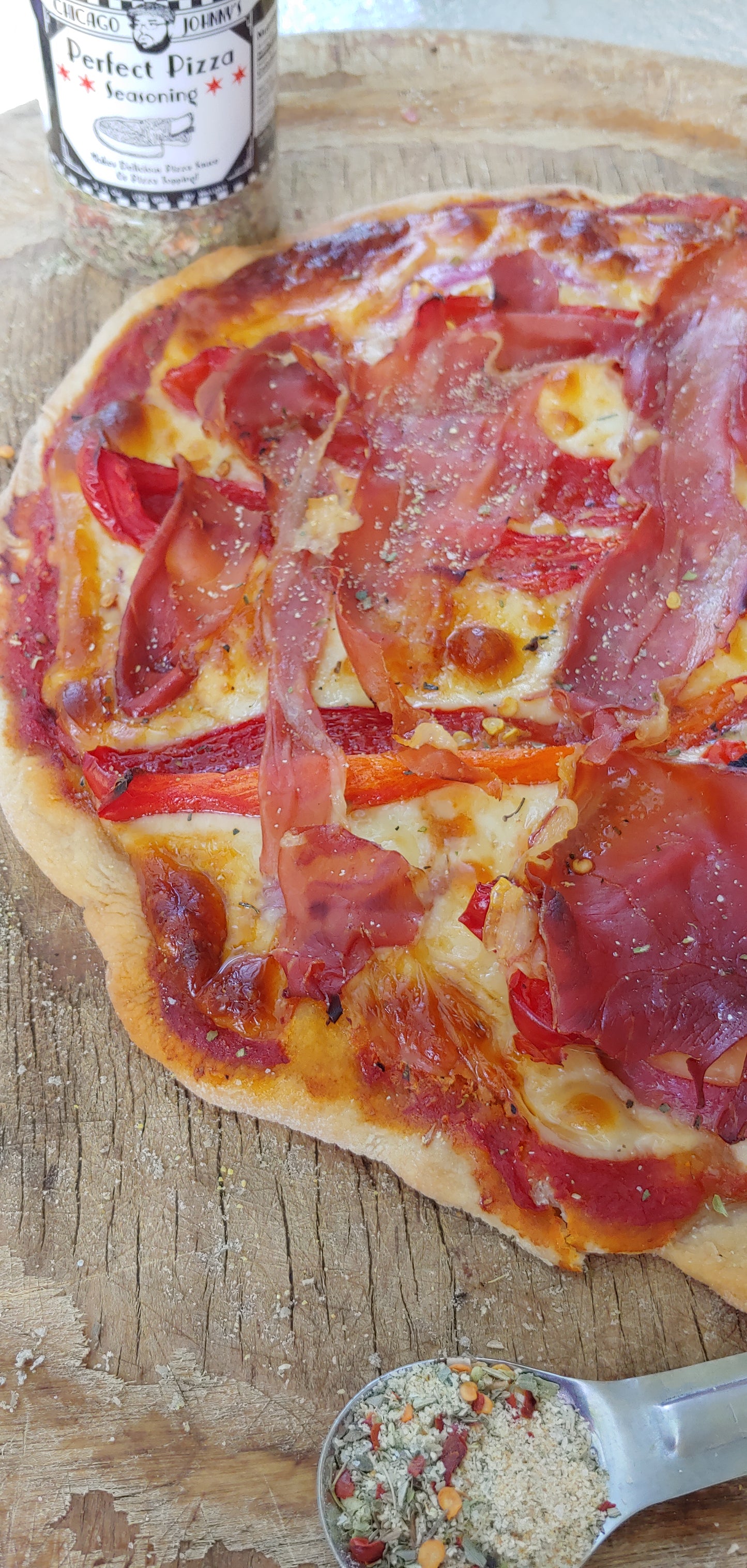 gourmet thin crust prosciutto roasted red pepper chicago johnnys
